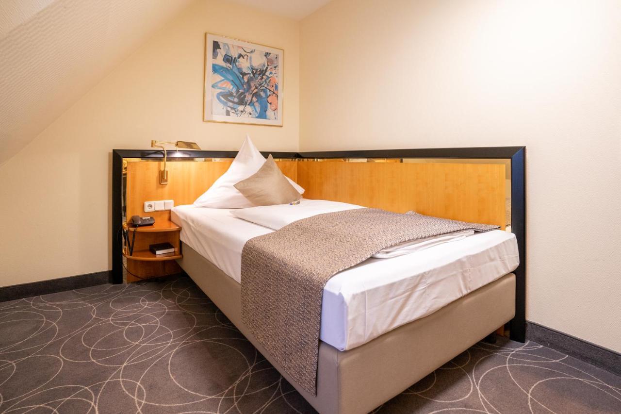 Hotel Am Stadtgarten ราดอล์ฟเซลล์ อัม โบเดนซี ภายนอก รูปภาพ
